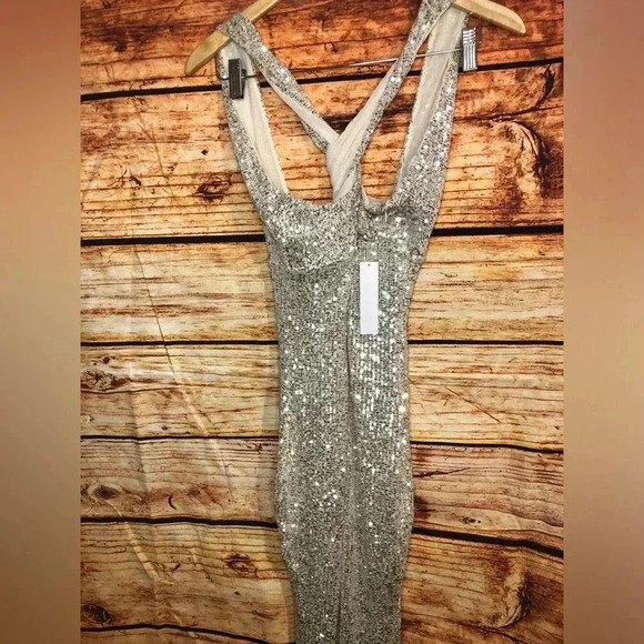 ❄️🪩Sequin Keyhole Gown 🪩❄️ NWT - Picture 4 of 16